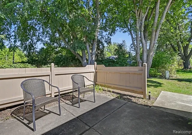 Listing Photo 4 - Condo for sale in building located at 649 Perry Creek Dr, Grand Blanc, MI 48439 1480