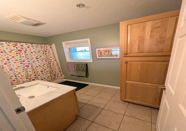 Listing Photo 2 - Condo for sale in building located at 560 Little Lake Dr, Ann Arbor, MI 48103 - Unit #11