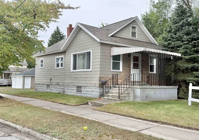 Photo 2 of Single family home for sale at 802 State St, Bay City, MI 48706 | MLS# 50223253 | Listing updated on 2026-09-30