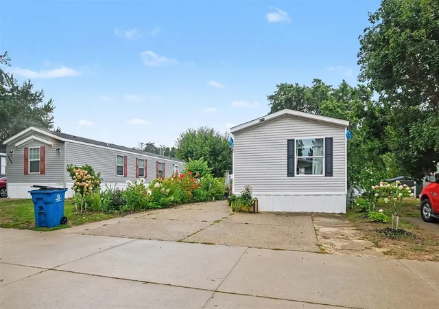 Photo 2 of Single family home for sale at 14504 Winding Crk Ln, West Olive, MI 49460 | MLS# 70555550 | Listing updated on 2026-09-17