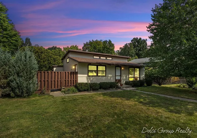 Photo 2 of Sale Pending at 3147 Tuell St, Grand Rapids, MI 49504 | MLS# 70556632 | Listing updated on 2026-09-10
