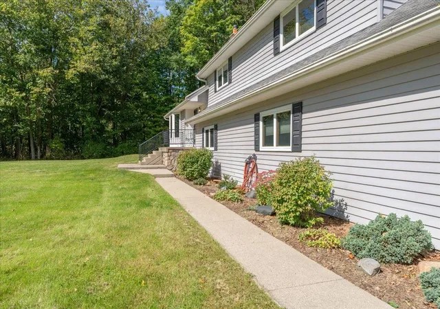 Photo 3 of Sale Pending at 6900 Rattle Run Rd, Saint Clair, MI 48079 | MLS# 50222794 | Listing updated on 2026-10-08
