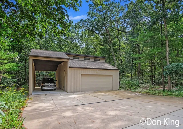 Photo 4 of Single family home for sale at 9020 Bailey Dr, Ada, MI 49301 | MLS# 70556747 | Listing updated on 2026-09-11