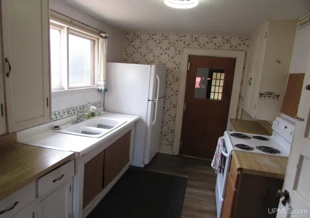 Photo 3 of Single family home for sale at 10 W Eastern Ave, Lanse, MI 49946 | MLS# 50220418 | Listing updated on 2026-10-08