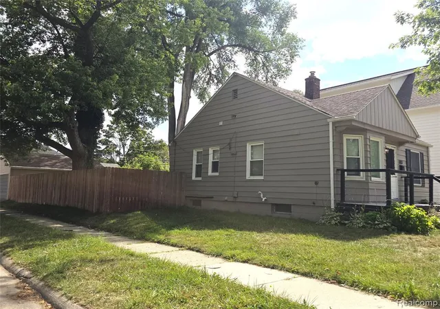 Photo 2 of Single family home for sale at 203 S Wilson Ave, Royal Oak, MI 48067 2946 | MLS# 61025432 | Listing updated on 2026-09-15