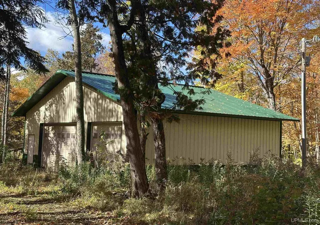 Photo 3 of Single family home for sale at N11049 E Shore Rd, Marenisco, MI 49947 | MLS# 50224542 | Listing updated on 2026-10-10