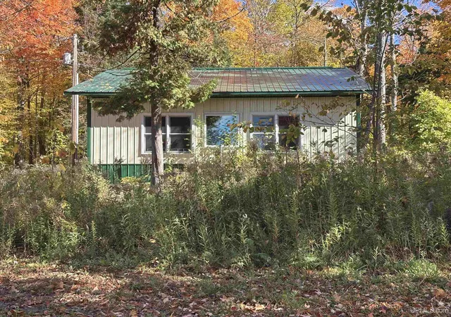 Photo 4 of Single family home for sale at N11049 E Shore Rd, Marenisco, MI 49947 | MLS# 50224542 | Listing updated on 2026-10-10