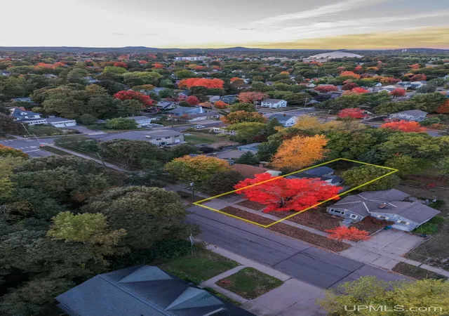 Photo 2 of Single family home for sale at 419 E Prospect St, Marquette, MI 49855 | MLS# 50223469 | Listing updated on 2026-10-08