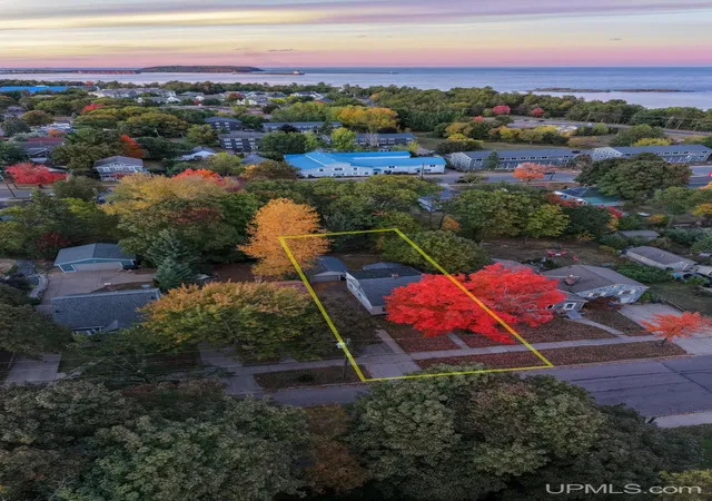 Photo 3 of Single family home for sale at 419 E Prospect St, Marquette, MI 49855 | MLS# 50223469 | Listing updated on 2026-10-08