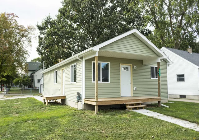 Photo 1 of Single family home for sale at 220 S Sherman St, Bay City, MI 48708 | MLS# 50222724 | Listing updated on 2026-09-23