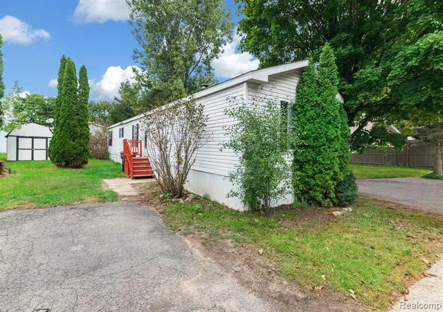 Photo 2 of Manufactured home for sale at 351 N Squirrel, Auburn Hills, MI 48326 | MLS# 61034132 | Listing updated on 2026-10-13