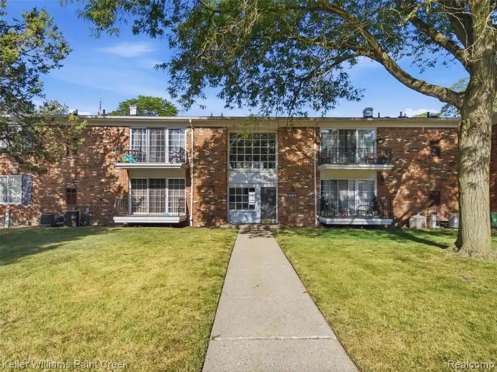 Listing Photo 2 - Condo for sale in 408 Fox Hls Dr located at 408 Fox Hls Dr, Bloomfield Hills, MI 48304 - Unit 408 Fox Hills Dr