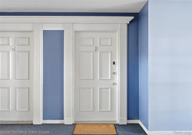 Listing Photo 4 - Condo for sale in building located at 408 Fox Hls Dr, Bloomfield Hills, MI 48304 - Unit #2