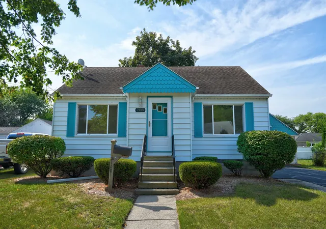 Photo 2 of Sale Pending at 2108 Tackle St, Essexville, MI 48732 | MLS# 50221083 | Listing updated on 2026-10-01