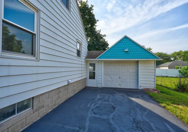 Photo 3 of Sale Pending at 2108 Tackle St, Essexville, MI 48732 | MLS# 50221083 | Listing updated on 2026-10-01