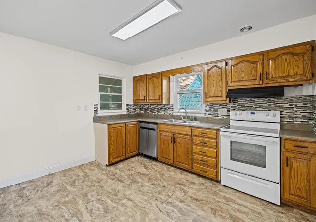 Photo 4 of Sale Pending at 2108 Tackle St, Essexville, MI 48732 | MLS# 50221083 | Listing updated on 2026-10-01