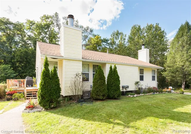 Photo 1 of Sale Pending at 10268 Lake Forest Dr, Hamburg, MI 48139 | MLS# 61036126 | Listing updated on 2026-10-20