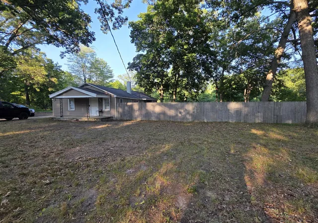 Photo 3 of Single family home for sale at 2048 S Ml Iron Rd, Muskegon, MI 49442 | MLS# 70547973 | Listing updated on 2026-09-11