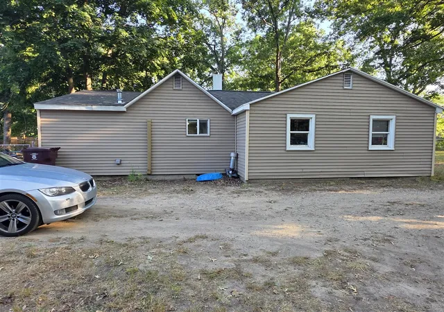 Photo 3 of Single family home for sale at 2048 S Ml Iron Rd, Muskegon, MI 49442 | MLS# 70547973 | Listing updated on 2026-09-11