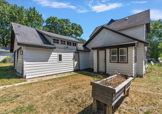 Photo 4 of Multi family home for sale at 1501 College Ave, Grand Rapids, MI 49505 | MLS# 70545550 | Listing updated on 2026-10-21