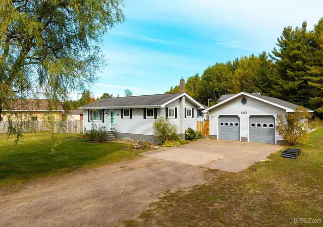 Photo 1 of Single family home for sale at 6565 Us41 Hwy, Marquette, MI 49855 | MLS# 50223823 | Listing updated on 2026-10-10