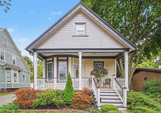 Photo 2 of Sale Pending at 2135 6th Street, Bay City, MI 48708 | MLS# 50222971 | Listing updated on 2026-10-12