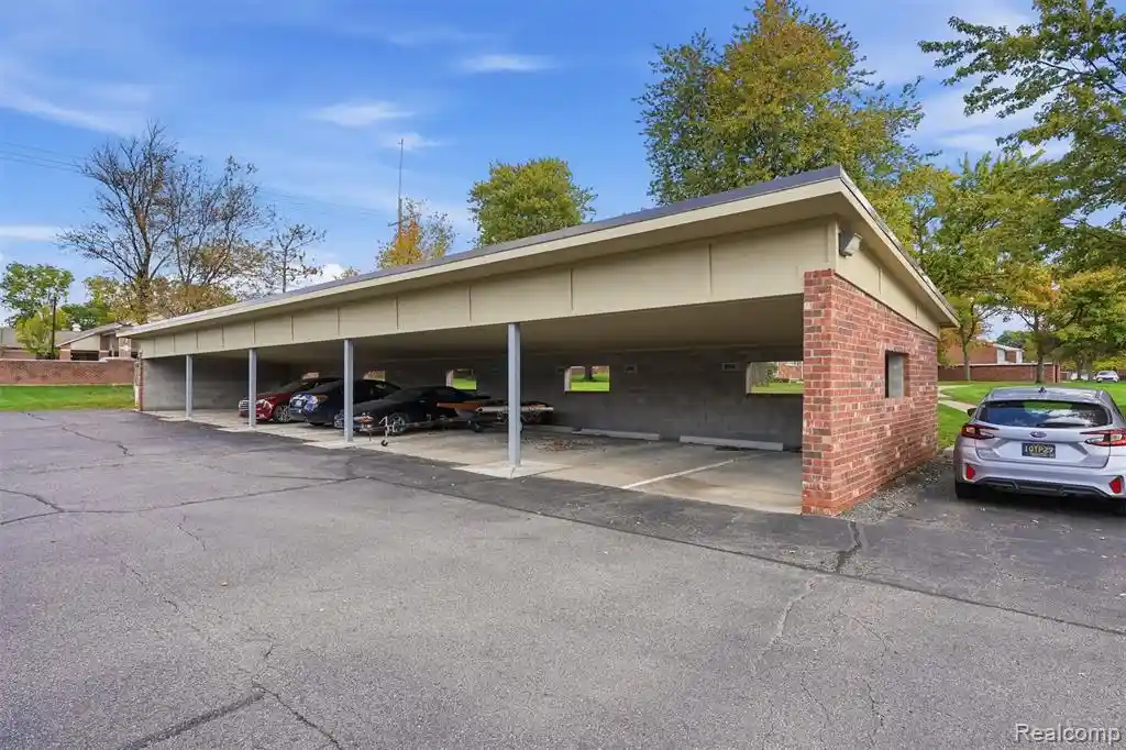Listing Photo 24 - Condo for sale in 429 Fox Hls Dr located at 429 Fox Hls Dr, Bloomfield Hills, MI 48304 - Unit 429 Fox Hills Dr