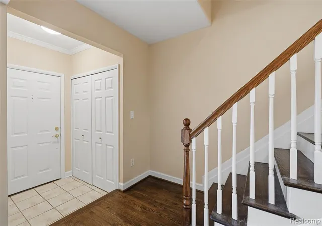 Listing Photo 4 - Condo for sale in building located at 429 Fox Hls Dr, Bloomfield Hills, MI 48304