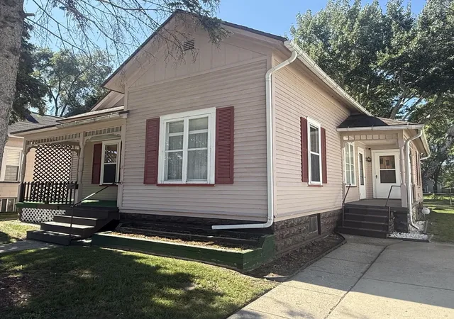 Photo 1 of Sale Pending at 510 S Wenona St, Bay City, MI 48706 | MLS# 50221749 | Listing updated on 2026-10-15