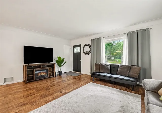Photo 4 of Single family home for sale at 4833 Wakefield Ave, Comstock Park, MI 49321 | MLS# 70556121 | Listing updated on 2026-09-16