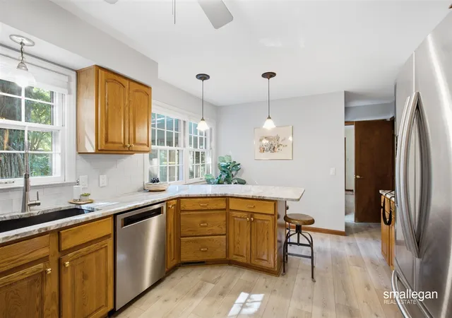Photo 4 of Single family home for sale at 4752 Bonnie Ave, Kentwood, MI 49508 | MLS# 70555043 | Listing updated on 2026-09-18
