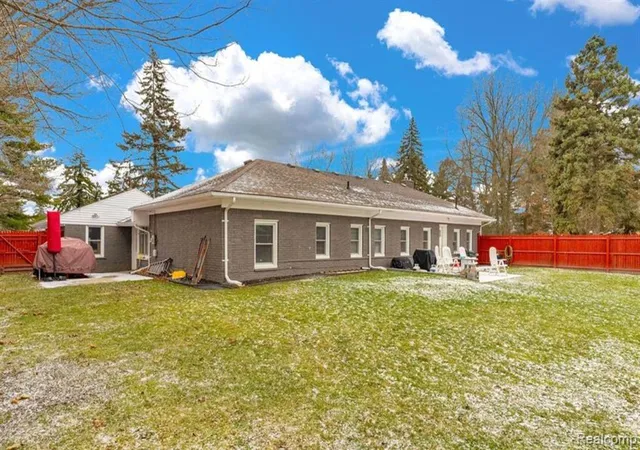 Photo 2 of Sale Pending at 16423 Admiral, Fraser, MI 48026 3245 | MLS# 61023936 | Listing updated on 2026-09-17