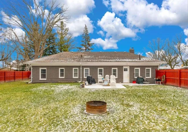 Photo 3 of Sale Pending at 16423 Admiral, Fraser, MI 48026 3245 | MLS# 61023936 | Listing updated on 2026-09-17