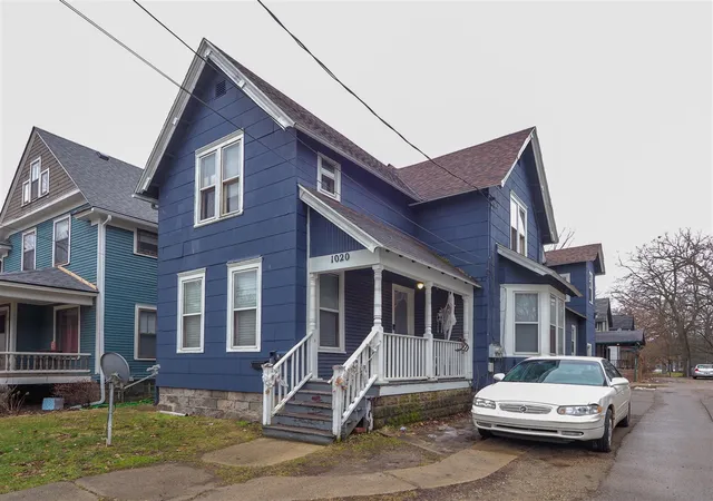 Photo 1 of Sale Pending at 1020 S Park St, Kalamazoo, MI 49001 | MLS# 70555098 | Listing updated on 2026-09-03