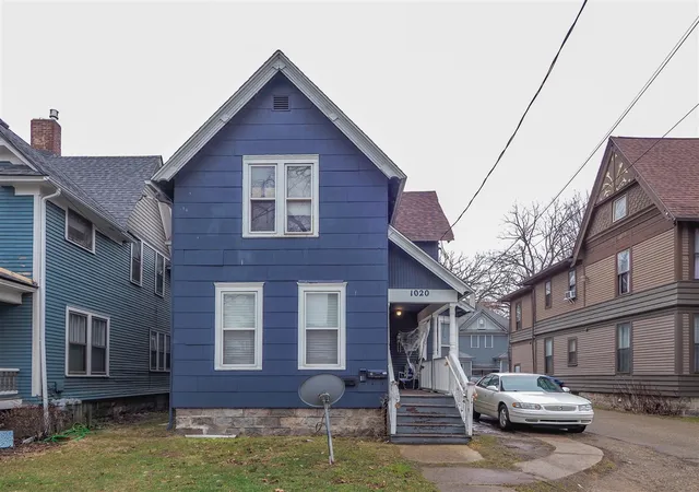 Photo 2 of Sale Pending at 1020 S Park St, Kalamazoo, MI 49001 | MLS# 70555098 | Listing updated on 2026-09-03
