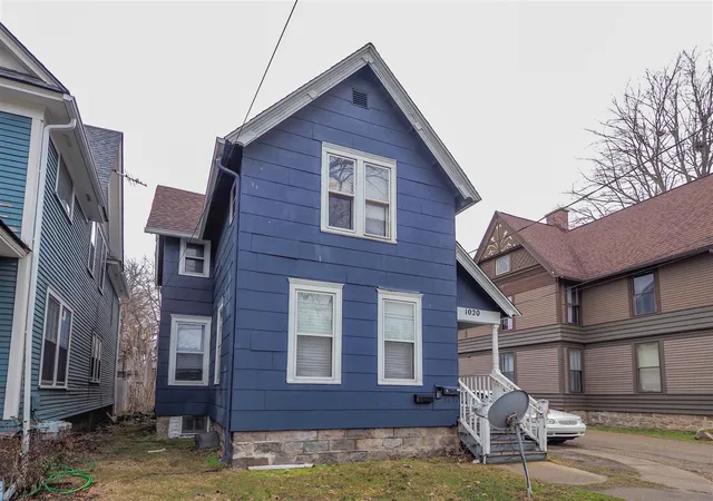 Photo 3 of Sale Pending at 1020 S Park St, Kalamazoo, MI 49001 | MLS# 70555098 | Listing updated on 2026-09-03
