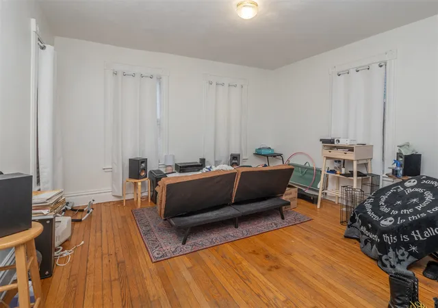 Photo 3 of Sale Pending at 1020 S Park St, Kalamazoo, MI 49001 | MLS# 70555098 | Listing updated on 2026-09-03