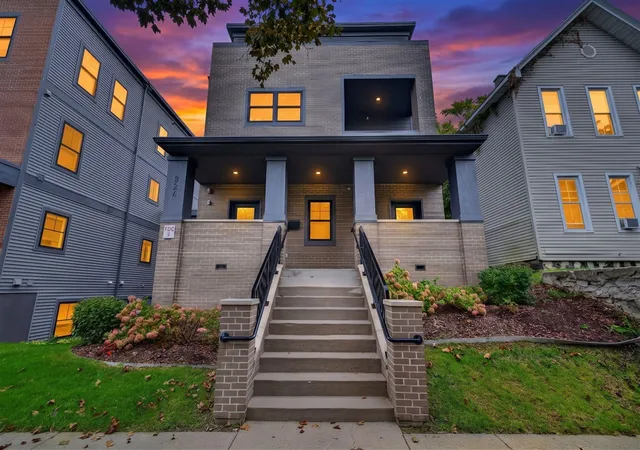 Listing Photo 1 - Condo for sale in building located at 826 Fairview Ave, Grand Rapids, MI 49503 - Unit #3