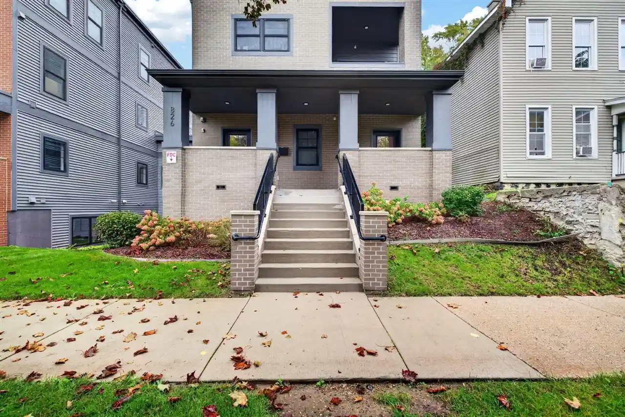 Listing Photo 2 - Condo for sale in 826 Fairview Ave located at 826 Fairview Ave, Grand Rapids, MI 49503 - Unit 826 Fairview Ave