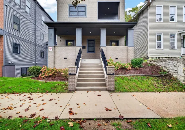 Listing Photo 2 - Condo for sale in building located at 826 Fairview Ave, Grand Rapids, MI 49503 - Unit #3
