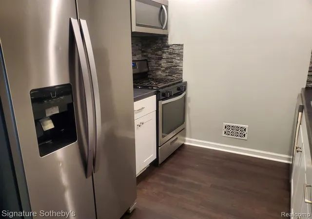 Photo 2 of Single family home for sale at 605 Amelia Ave, Royal Oak, MI 48073 | MLS# 61028903 | Listing updated on 2026-09-12