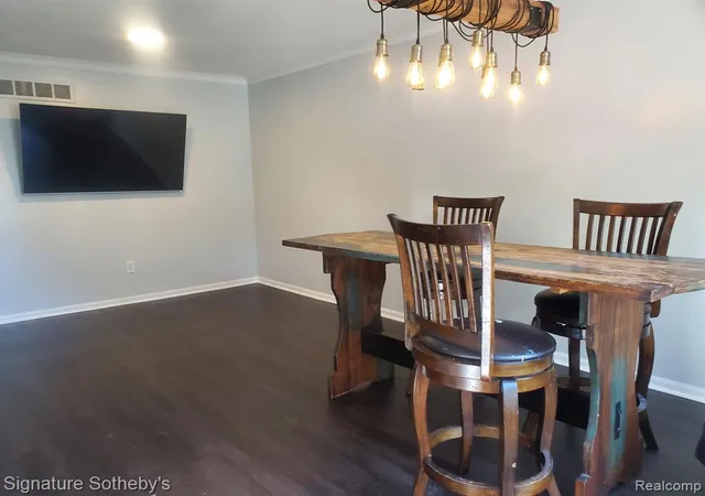 Photo 3 of Single family home for sale at 605 Amelia Ave, Royal Oak, MI 48073 | MLS# 61028903 | Listing updated on 2026-09-12
