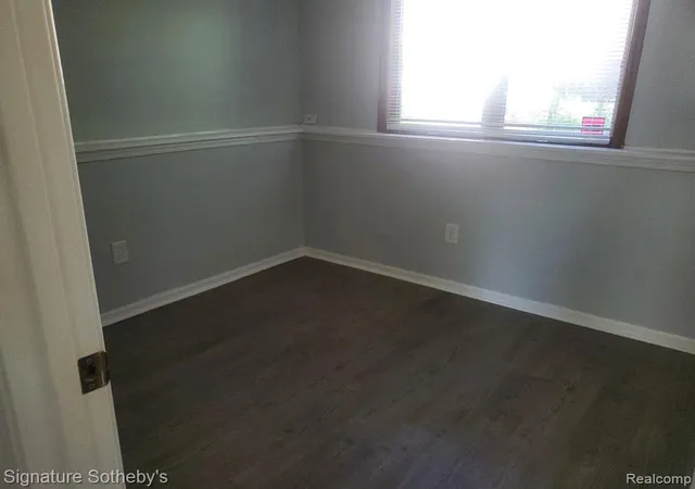 Photo 8 of Single family home for sale at 605 Amelia Ave, Royal Oak, MI 48073 | MLS# 61028903 | Listing updated on 2026-09-12