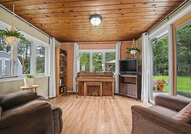 Photo 3 of Single family home for sale at 3895 Burlingame Ave, Wyoming, MI 49509 | MLS# 70557593 | Listing updated on 2026-09-10