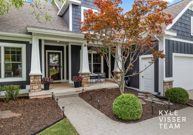 Photo 2 of Sale Pending at 1622 Amberley Ct, Grand Rapids, MI 49506 | MLS# 70556361 | Listing updated on 2026-09-10