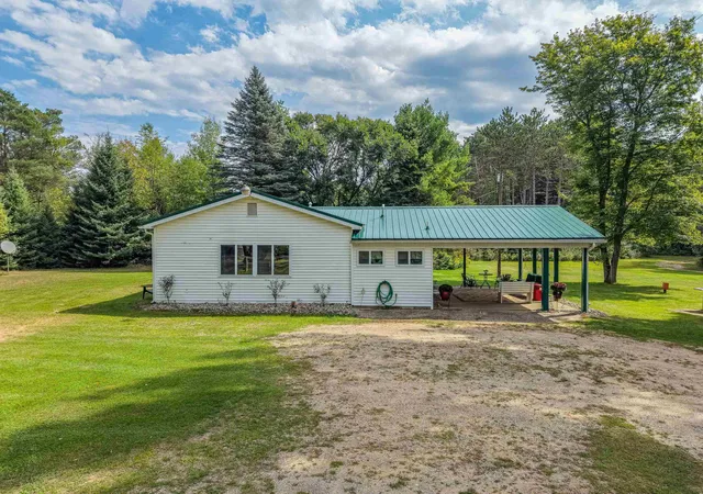 Photo 2 of Single family home for sale at 395 W M61 Hwy, Gladwin, MI 48624 | MLS# 50220480 | Listing updated on 2026-09-11
