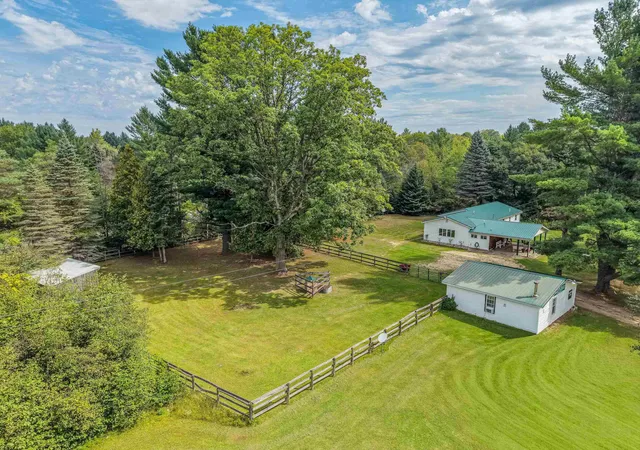 Photo 3 of Single family home for sale at 395 W M61 Hwy, Gladwin, MI 48624 | MLS# 50220480 | Listing updated on 2026-09-11