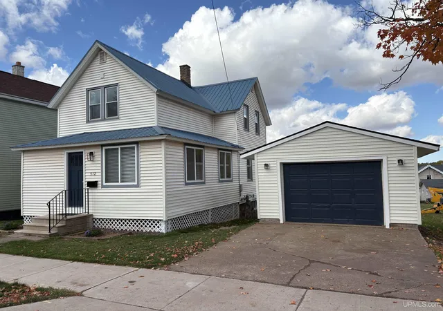 Single family home for sale at 512 E Longyear St, Bessemer, MI 49911 | MLS# 50223467