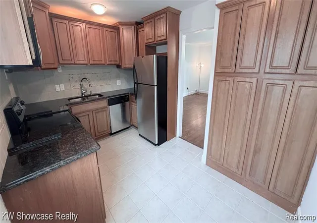 Photo 2 of Condo for sale at 4030 13 Mile #H3, Royal Oak, MI 48073 | MLS# 61025900 | Listing updated on 2026-09-10