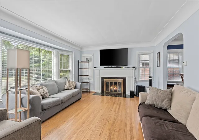 Photo 4 of Single family home for sale at 4302 Arlington Dr, Royal Oak, MI 48073 | MLS# 70555533 | Listing updated on 2026-09-11